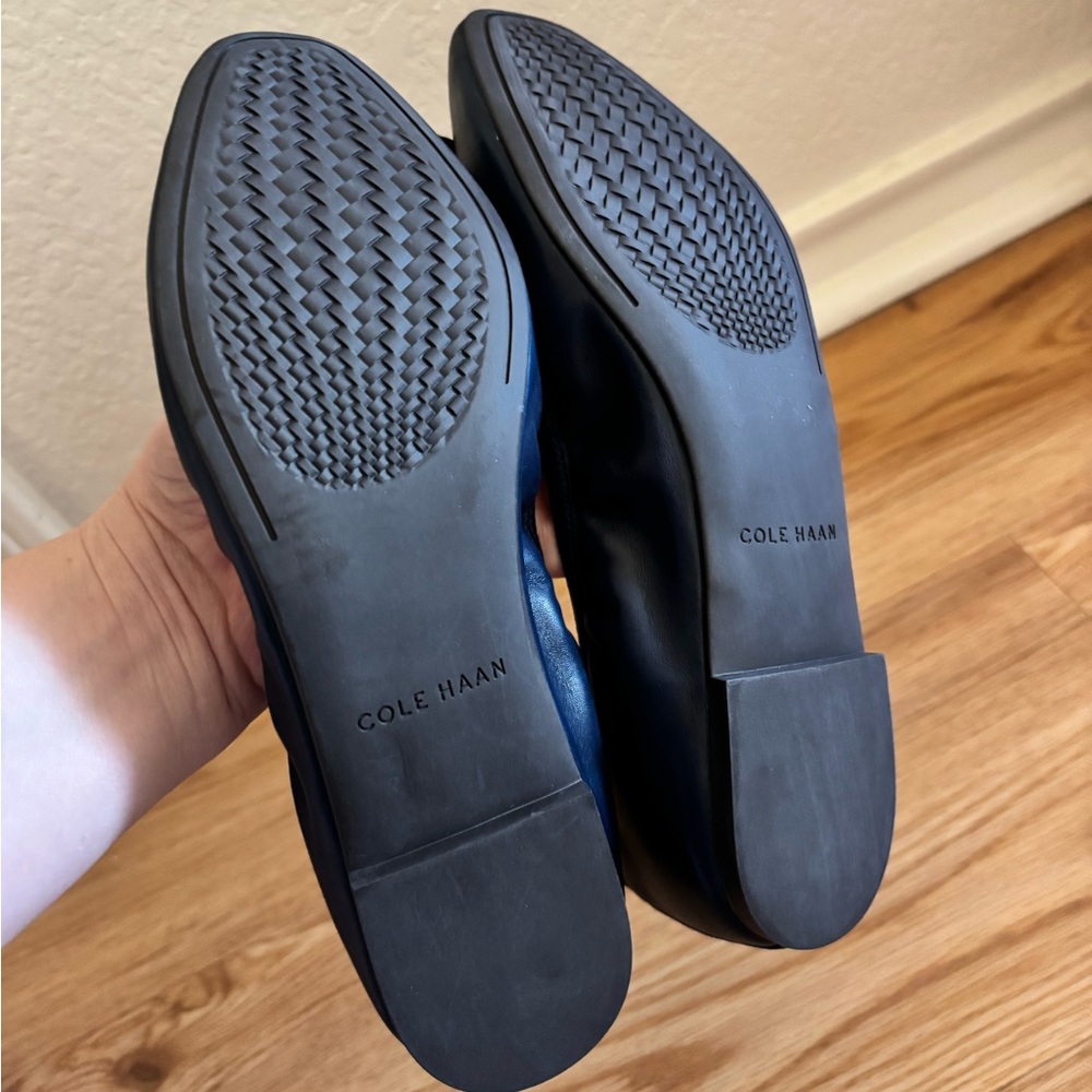 Cole Baan Tali Modern Bow Ballet Flats in Navy Leather w/ Gold Hardware - Picture 5 of 5